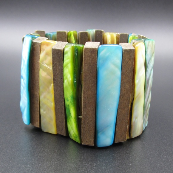 Jewelry - Vintage Interesting Colorful Wood & Shell Bracelet